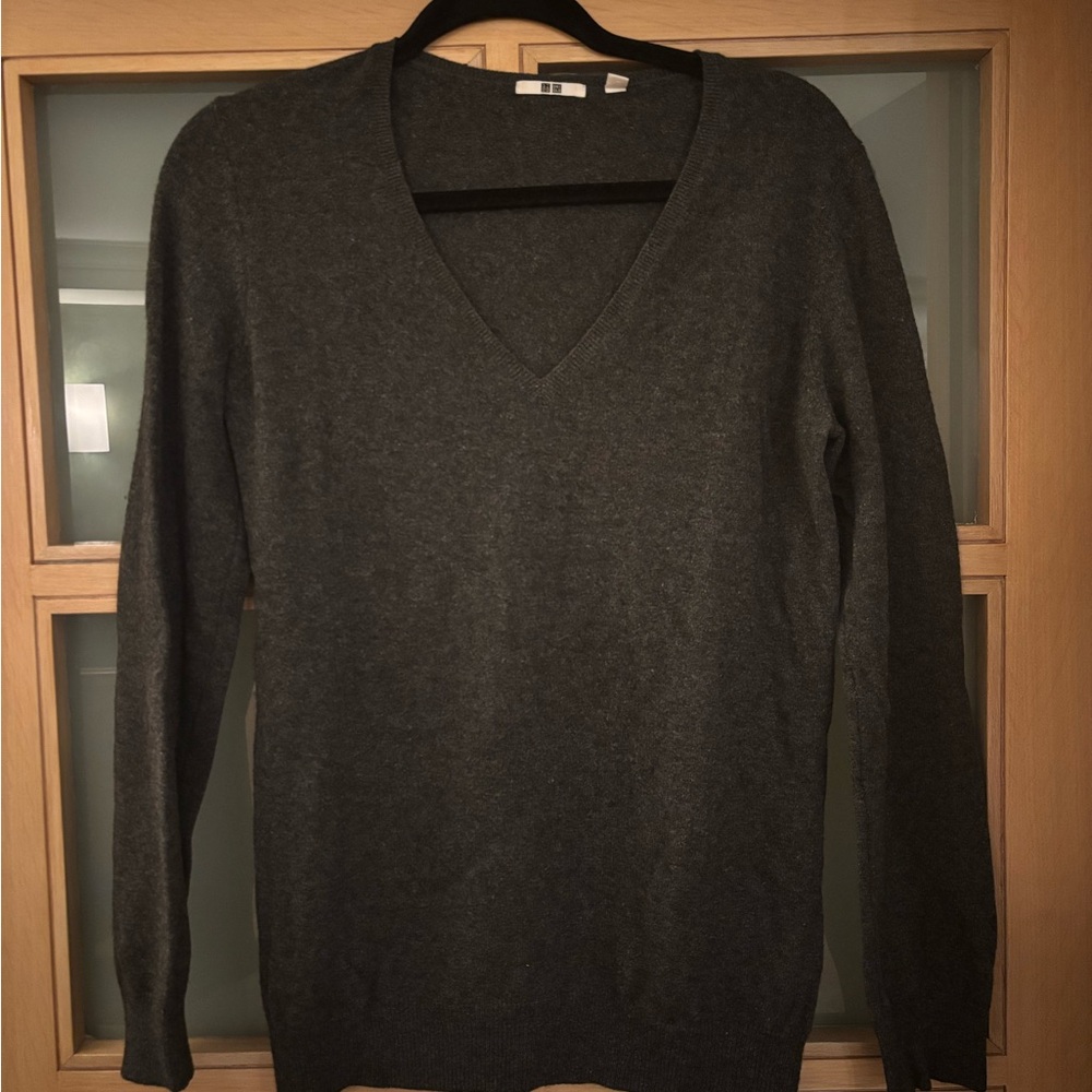 Uniqlo Charcoal V neck Sweater